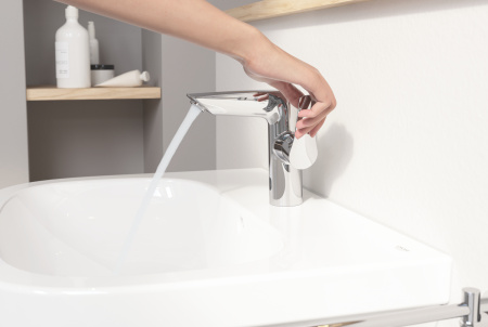 Смеситель однорычажный с инфракрасной электроникой для раковины Grohe Eurosmart 23975 003 (23975003) хром 
